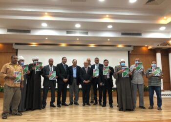 أثناء تسليم هيئة التعمير للعقود لمنتفعي أرض سهل الطينة بمحافظة بورسعيد