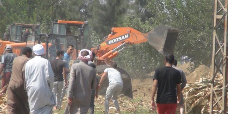 رئيس هيئة الثروة السمكية يقود حملة لإزالة التعديات على أراضى الدولة 1 رئيس هيئة الثروة السمكية يقود حملة لإزالة التعديات على أراضى الدولة