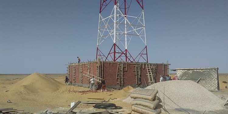 بدء تركيب أول برج إتصالات بأراضى مشروع ال ١.٥ مليون فدان بمنطقة المغرة 1 بدء تركيب أول برج إتصالات بأراضى مشروع ال ١.٥ مليون فدان بمنطقة المغرة