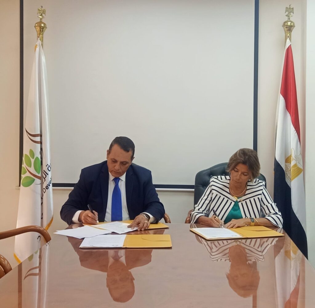 أثناء توقيع البروتوكول بين الريف المصري الجديد وشبكة بشاير 