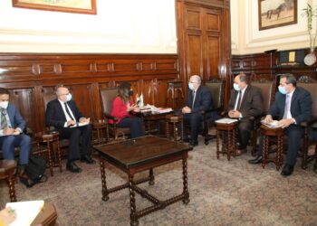 وزير الزراعة خلال ترأسه مجلس أمناء محطة بحوث الزهراء للخيول