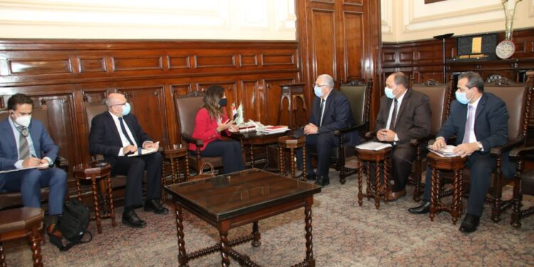 وزير الزراعة خلال ترأسه مجلس أمناء محطة بحوث الزهراء للخيول