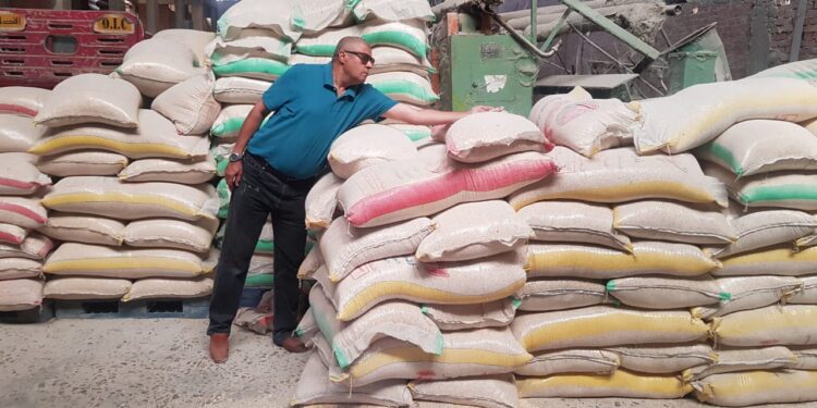 ضبط 3 مصانع و6 مخازن غير مرخصين لإنتاج الأعلاف بمحافظة الغربية 1 الأعلاف