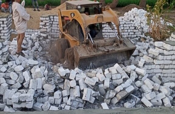 إزالة فورية لـ23 حالة تعد على الأراضي الزراعية بالجيزة 1 إزالة فورية لـ23 حالة تعد على الأراضي الزراعية بالجيزة