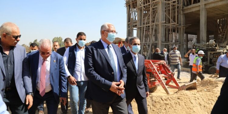 «القصير” ومحافظ الغربية يتفقدان الأعمال الإنشائية بمركز الخدمات الزراعية بقرية نهطاي