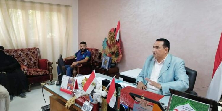 «عبدالسميع» يتابع صرف الأسمدة ومعدلات تنفيذ مشروعات مجمعات الخدمات الزراعية 1 صرف الأسمدة