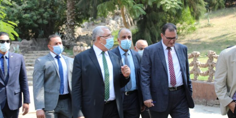 زيارة وزير الزراعة لحديقة الاسماك