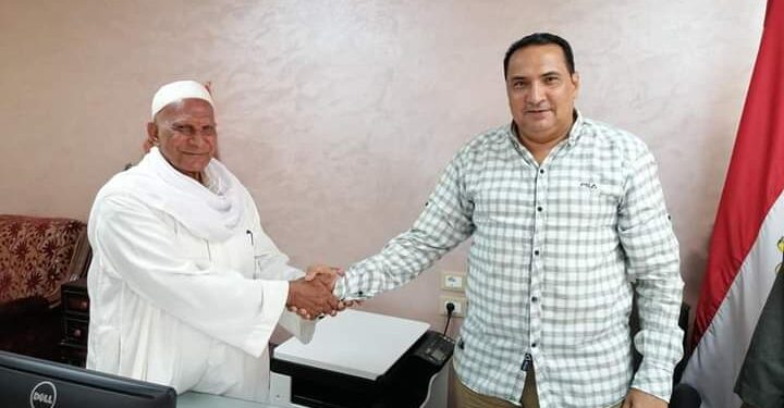 "عبدالسميع" يستمع لمطالب مزارعي دمياط بمكتبه 1 وكيل زراعة دمياط يستقبل المزارعين في مكتبه