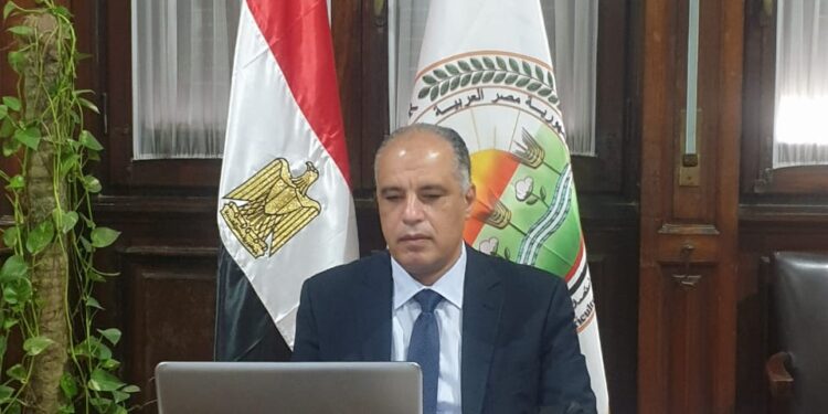 «عزوز»: حزمة برامج خدمية متنوعة ضمن تطوير شاشة قناة مصر الزراعية 1 النشرات الإرشادية