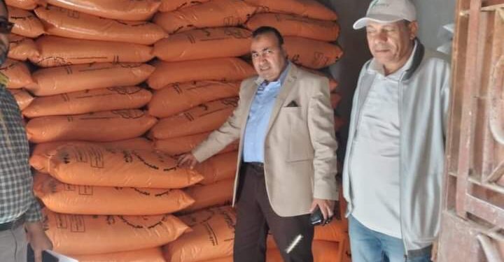 جولات ميدانية لوكيل زراعة الفيوم لمتابعة توزيع كارت الفلاح والأسمدة بالجمعيات
