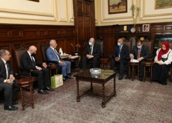 وزير الزراعة يبحث مع الأمين العام لجائزة خليفة الدولية لنخيل التمر مجالات التعاون