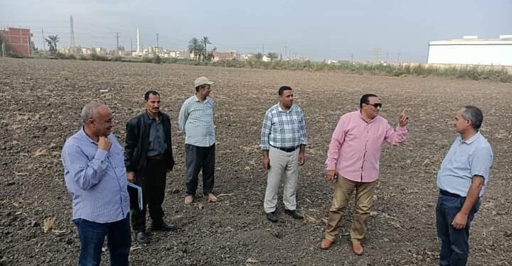 توزيع الأسمدة وكارت الفلاح في جولة لوكيل زراعة دمياط بكفر سعد 1 توزيع الأسمدة وكارت الفلاح في جولة لوكيل زراعة دمياط بكفر سعد