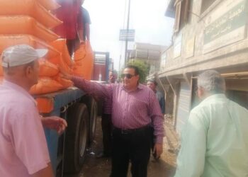 تسليم الأسمدة للمزارعين والتحول للري الحديث في جولة مرورية لوكيل زراعة دمياط