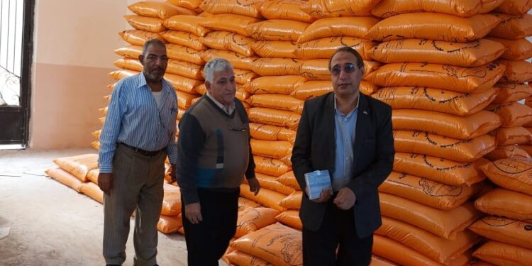 وكيل زراعة الشرقية يتابع منظومة توزيع الأسمدة بالجمعيات الزراعية 1 منظومة توزيع الأسمدة