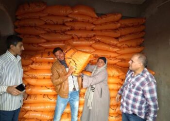 وكيل زراعة الفيوم يتابع صرف الأسمدة ومنظومة كارت الفلاح