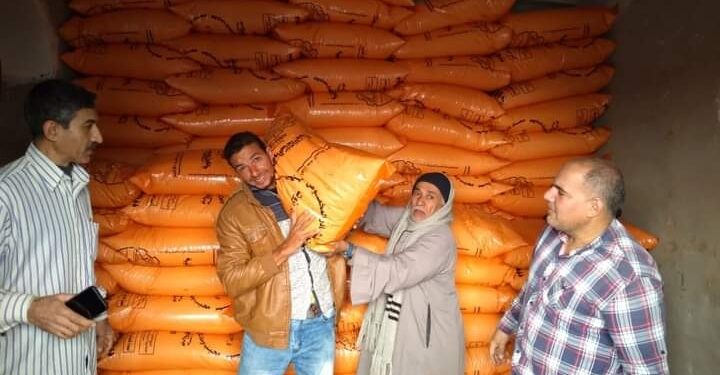 وكيل زراعة الفيوم يتابع صرف الأسمدة ومنظومة كارت الفلاح