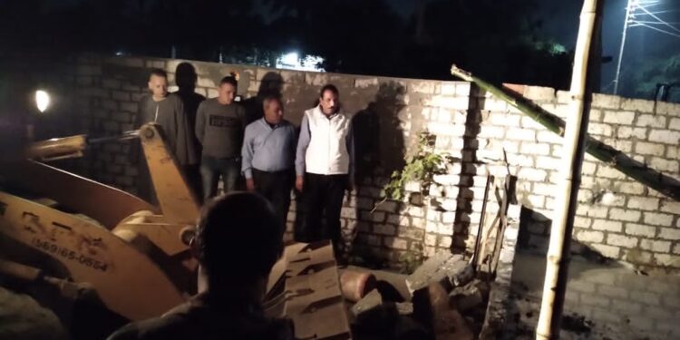 حملة ليلية لإزالة التعديات على الأراضي الزراعية بالفيوم 1 حملة ليلية لإزالة التعديات