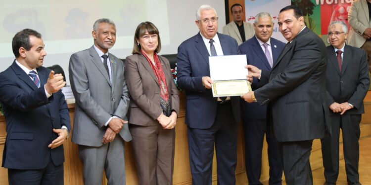 «القصير» والفاو يكرمان 20 باحثا وقيادة بوزارة الزراعة 1 اليوم العالمي للغذاء