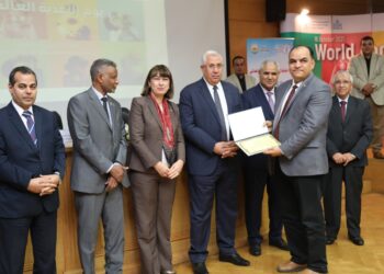 تكريم الدكتور أحمد العطار رئيس الحجر الزراعي