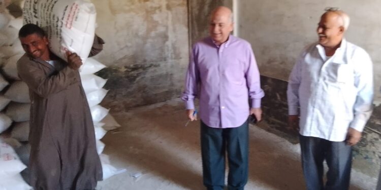 توزيع الأسمدة للمزارعين.. زراعة الجيزة تُسلم 5 آلاف طن للموسم الشتوي 1 توزيع الأسمدة للمزارعين