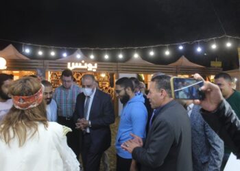 “عزوز” يتفقد مهرجان العسل المصري .. وإقبال كثيف من المواطنين (صور)