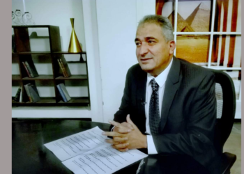 «عزوز» يهنئ «إبراهيم» لحصوله على أفضل مستشار إعلامي في (2021) 2 مستشار إعلامي