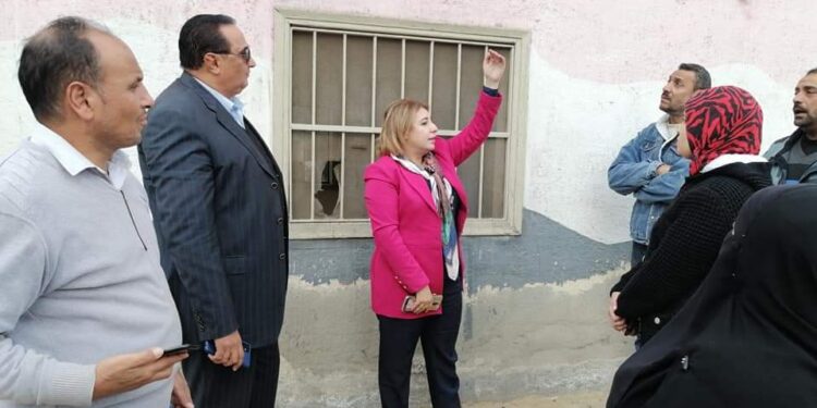 «العدوي» تتفقد موقع منفذ بيع المنتجات الغذائية بدمياط 1 «العدوي» تتفقد موقع منفذ بيع المنتجات الغذائية بدمياط