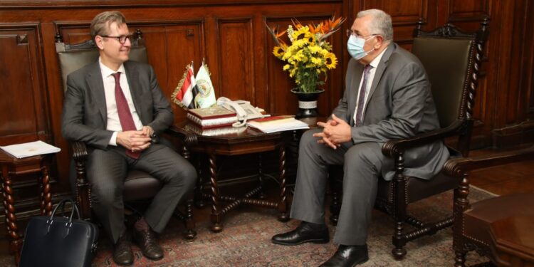 "القصير" ونائب وزير الزراعة الروسي يبحثان سبل التعاون الزراعي بين البلدين 1 القصير يستقبل نائب وزير الزراعة الروسي