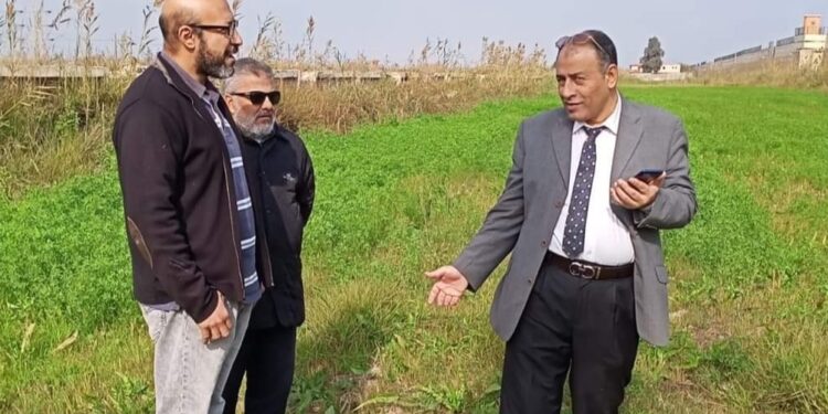 «عطية» يتفقد المزرعة الإرشادية جنوب بورسعيد