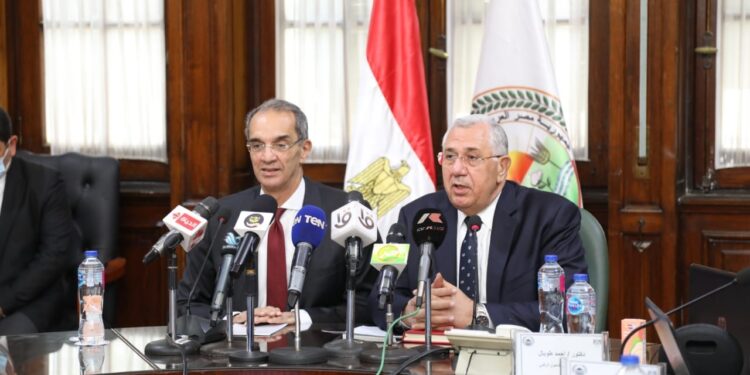 وزيرا الزراعة والاتصالات يعلنان الإطلاق التجريبى لخدمات التحول الرقمي في القطاع الزراعي 1 تطوير منظومة الإرشاد