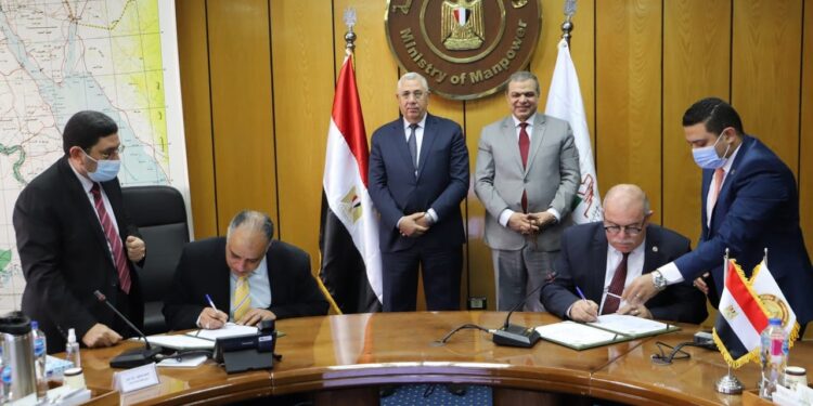 «القصير وسعفان» يشهدان توقيع بروتوكول تعاون لرعاية العاملين في القطاع الزراعي 1 رعاية العاملين بالقطاع الزراعي