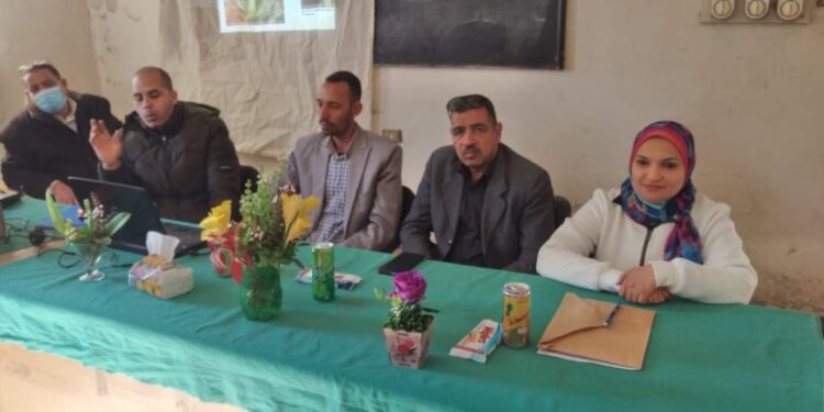 "دودة الحشد الخريفية".. ندوات مكثفة بزراعة أسيوط 1 جانب من ندوة حشرة الحشد الخريفية