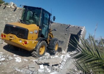 جانب من عملية إزالة التعديات على الأراضي الزراعية