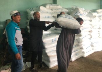 توزيع الأسمدة للمزارعين