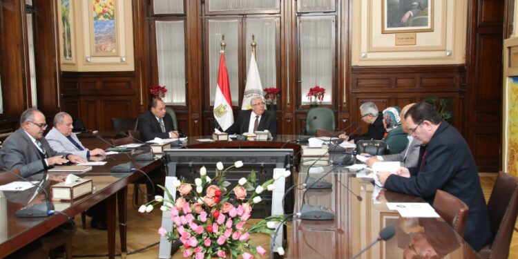 «القصير» يبحث تنفيذ تكليفات الرئيس السيسي بـ تنمية الثروة السمكية وتطوير البحيرات 1 تنمية الثروة السمكية