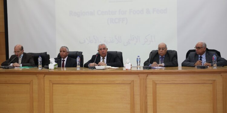 التعديات على الأراضي الزراعية.. محور اجتماع وزير الزراعة مع مديري المديريات 1 جانب من اجتماع وزير الزراعة مع مديري المديريات