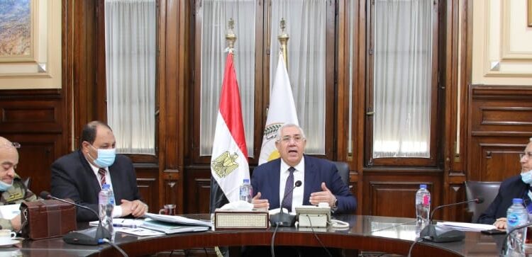 وزير الزراعة يبحث نشر السلالات المحسنة من الماشية على صغار المربين 1 نشر السلالات المحسنة