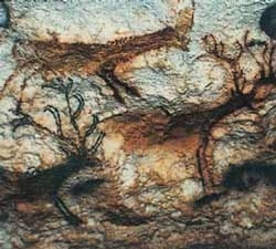 لوحات الكهوف. تُعد من الأعمال الفنية المبكّرة. حوالي 35,000 عام مضت. اكتشف الكثير من لوحات الأيائل، في كهف لاسكوا في جنوب غربي فرنسا.