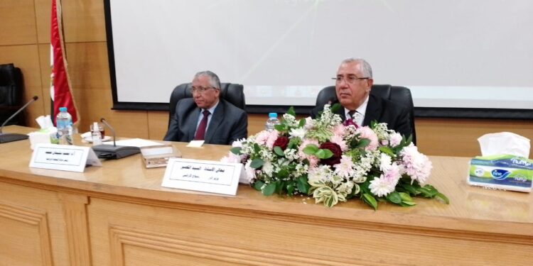 وزير الزراعة يبحث النهوض بالمحاصيل الزيتية والقصب والزيتون والتمور