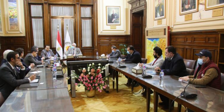 وزير الزراعة يبحث مع شركة إسبانية الاستثمار في مجال زراعة وتصنيع الزيتون 1 الزيتون