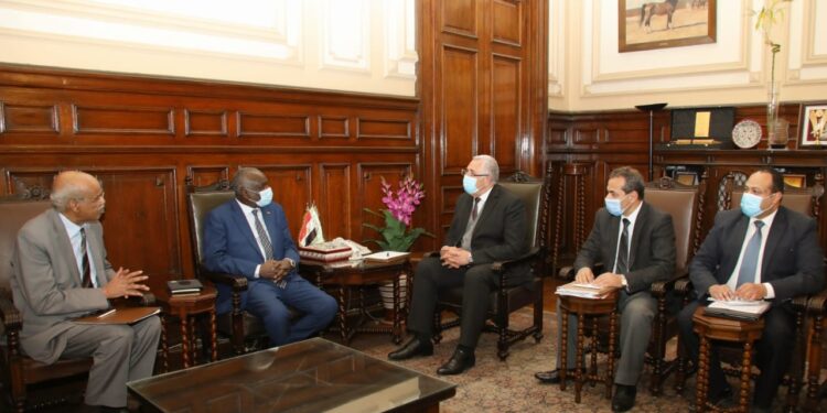 "القصير" يبحث مع وزير المالية السوداني التعاون في بناء القدرات والتمويل الزراعي 1 “القصير” يبحث مع وزير المالية السوداني التعاون في بناء القدرات والتمويل الزراعي