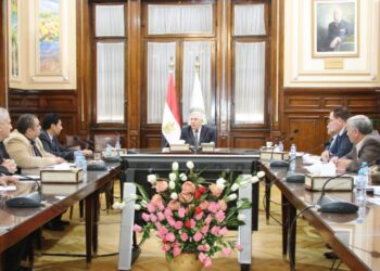 وزير الزراعة يبحث مع قيادات الوزارة ضخ السلع والمنتجات للمواطنين بأسعار مخفضة استعدادا لشهر رمضان