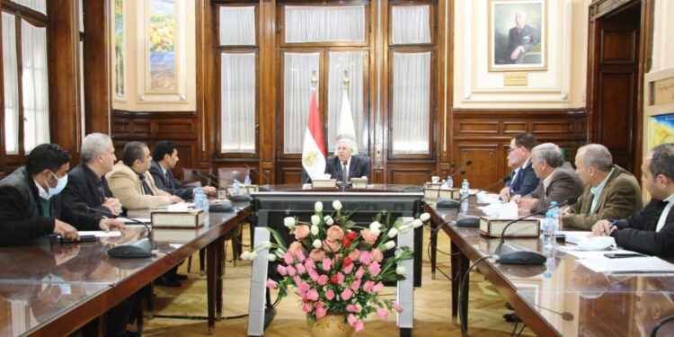 وزير الزراعة يبحث مع قيادات الوزارة ضخ السلع والمنتجات للمواطنين بأسعار مخفضة استعدادا لشهر رمضان 1 وزير الزراعة يبحث مع قيادات الوزارة ضخ السلع والمنتجات للمواطنين بأسعار مخفضة استعدادا لشهر رمضان