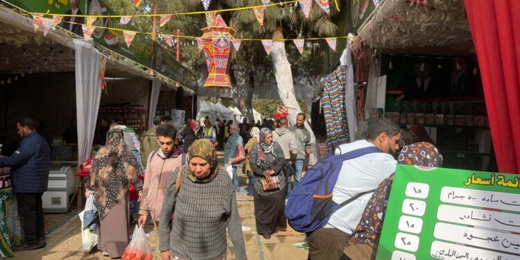 الزراعة: إقبال كبير على معرض خير مزارعنا لأهالينا ومهرجان التمور 1 خير مزارعنا لأهالينا