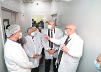 “القصير “يفتتح أحدث خطوط إنتاج لقاحات الدواجن بمعهد الأمصال