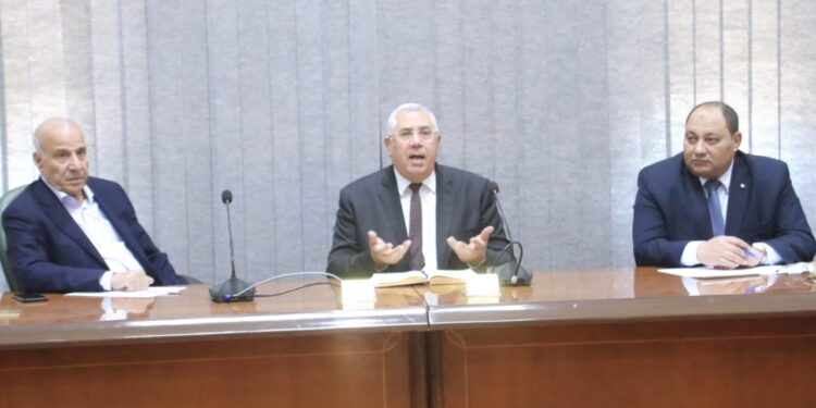 "القصير" يبحث مع اتحاد الدواجن التعاقد مع المزارعين لشراء محصول الذرة 1 محصول الذرة