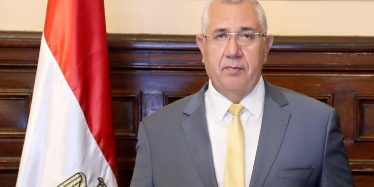 "القصير" يهنئ د.حمدي الموافي لحصوله على ذهبية "جنيف" للاختراعات 2022 1 الزراعة