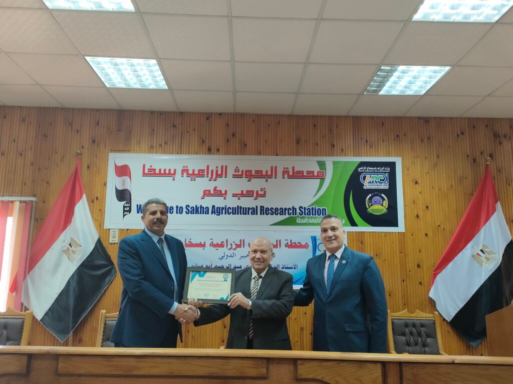 محطة بحوث سخا تستضيف د. رمزي أبوعيانه الخبير الدولي في زراعة وإنتاج التمور 13 محطة بحوث سخا