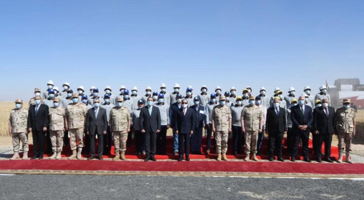 الرئيس السيسي يتفقد منطقة توشكى مع بداية موسم حصاد القمح