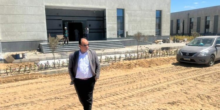 «العطار» يتفقد معمل مركزي للحجر الزراعي بميناء شرق التفريعة